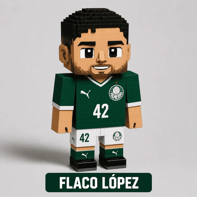 Boneco de papercraft do jogador Flaco López em estilo voxel